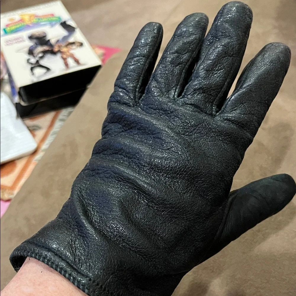 Isotoner black Leather Gloves - Picture 2 of 8